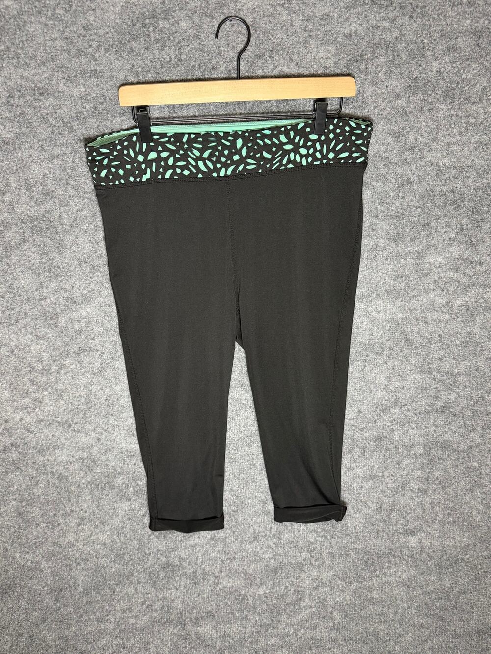 Casique Blue Women’s 1X Black Capri Active Leggings Green Print Waist Stretch